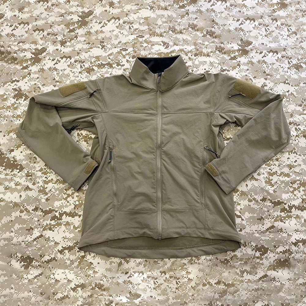 Versión refinada de chaqueta de combate softshell LEAF DRAC con cremallera completa, color Crocodile Versión refinada de chaqueta de combate softshell LEAF DRAC con cremallera completa, color Crocodile