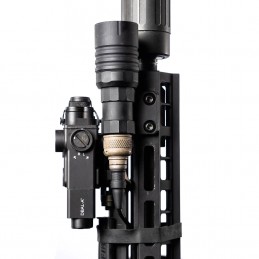 SOTAC OKW GEN1 Lanterna tática 18350/18650 com montagens Picatinny e M-LOK SOTAC OKW GEN1 Lanterna tática 18350/18650 com montagens Picatinny e M-LOK